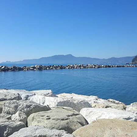 2 Bedroom Lovely In Chiavari