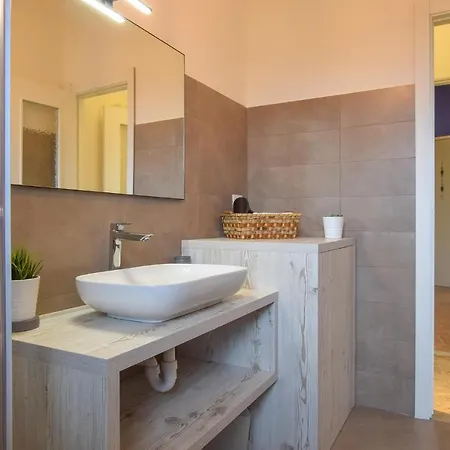 Gorgeous Apartment In Chiavari With Wifi キアーヴァリ